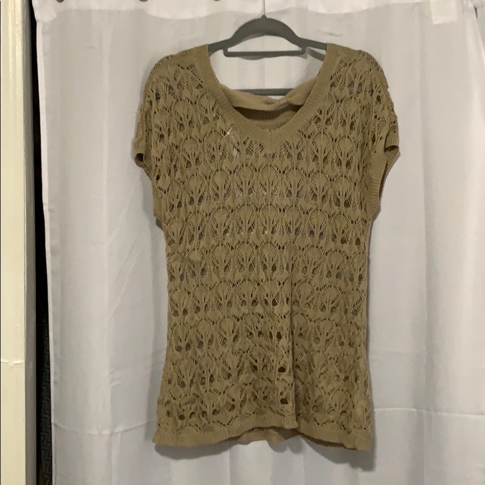 Crochet top with bow on open back